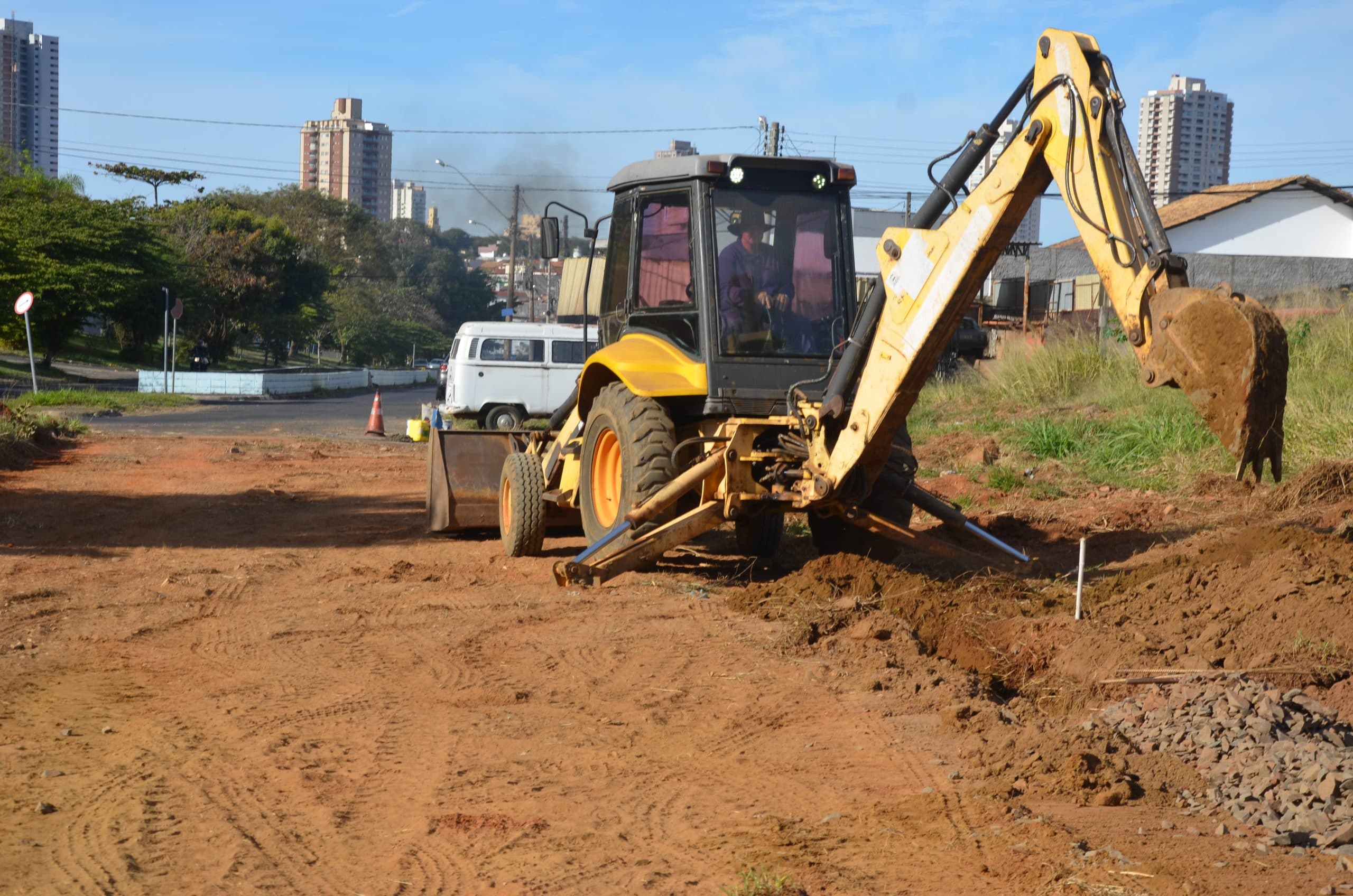 Avenida Geraldo Teodoro Martins recebe obra de drenagem