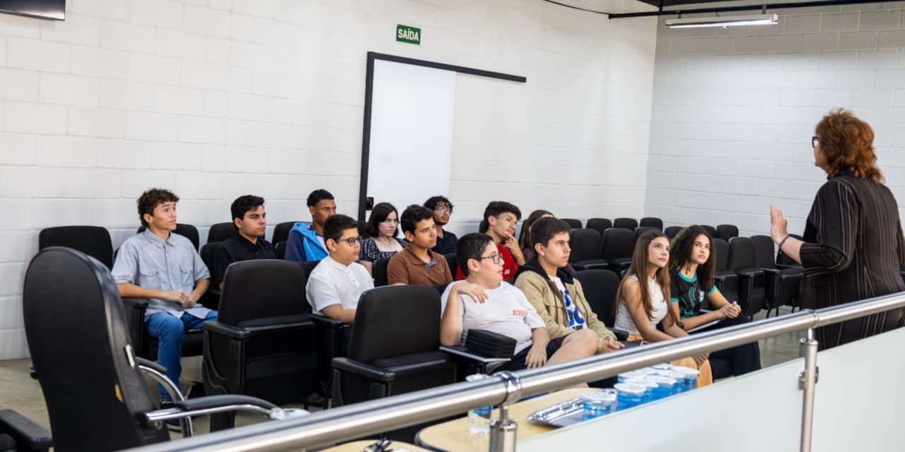 Vereadores Juniores iniciam mandato com curso de oratória para fortalecer atuação na Câmara
