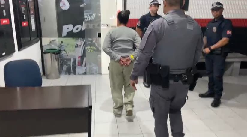 Mulher é presa após esfaquear vizinha em Arujá