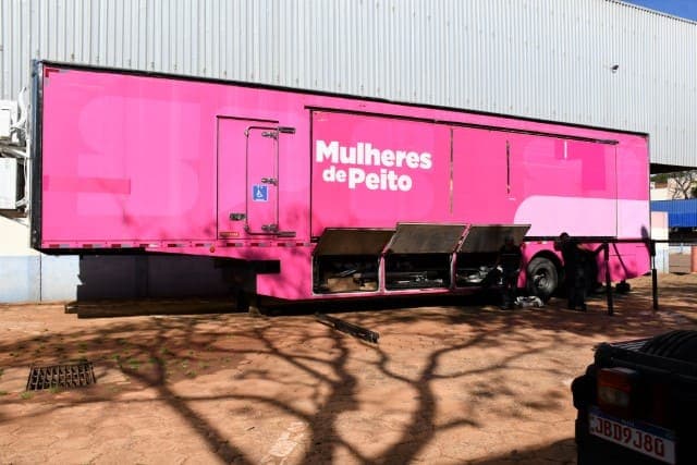 Carreta da Mamografia atende mulheres em Prudente