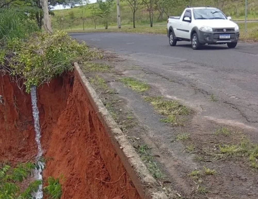 Deslizamento interrompe abastecimento de água em Prudente
